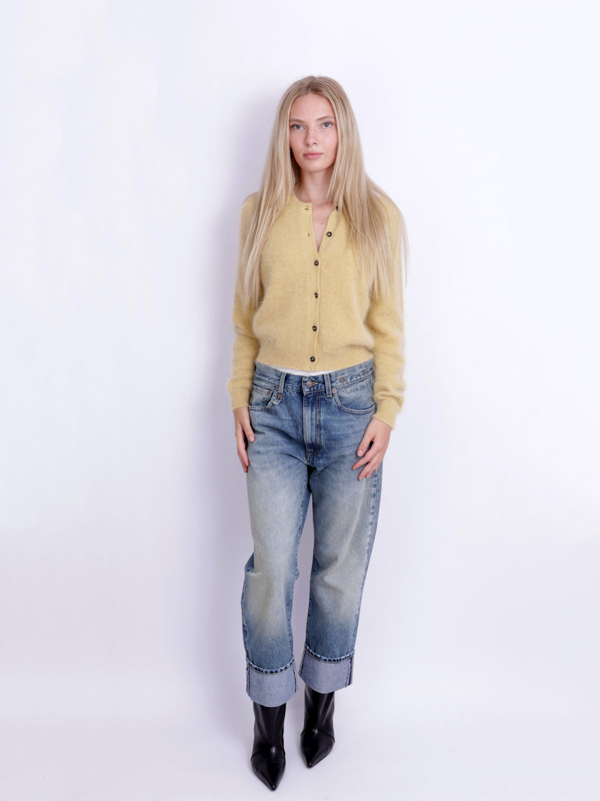 KNIT ROUNDNECK CARDIGAN
