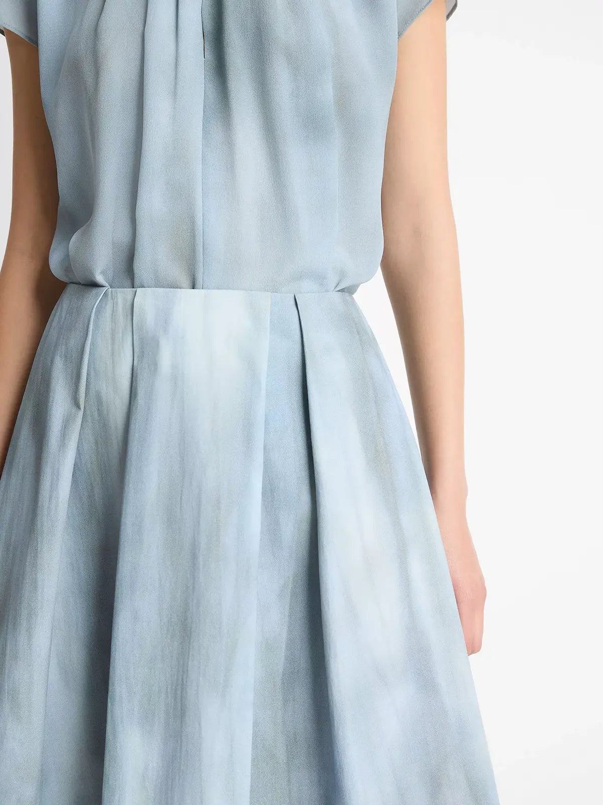 Rok Pleated Below Knee