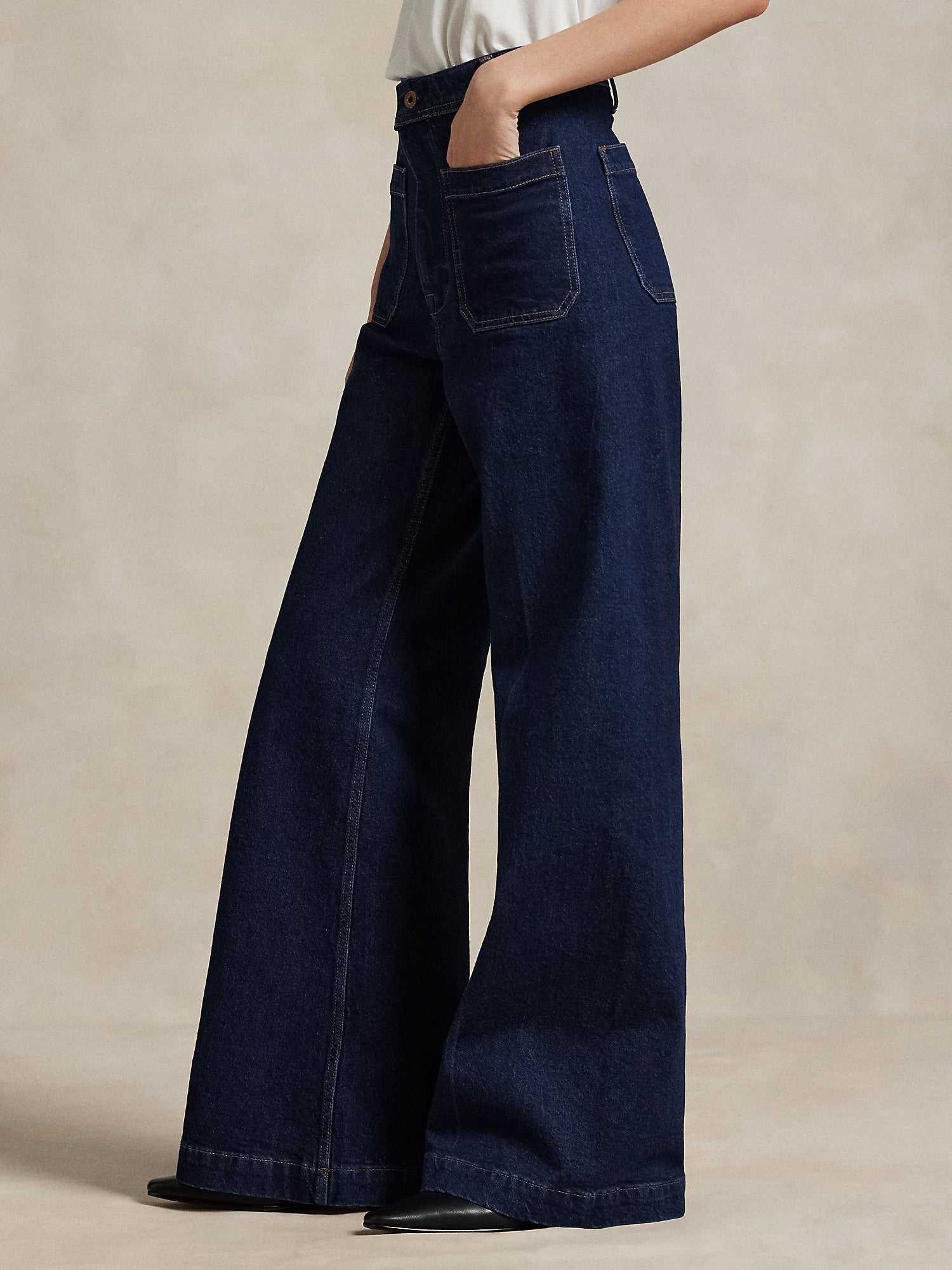 HIGH-RISE BOOT JEAN