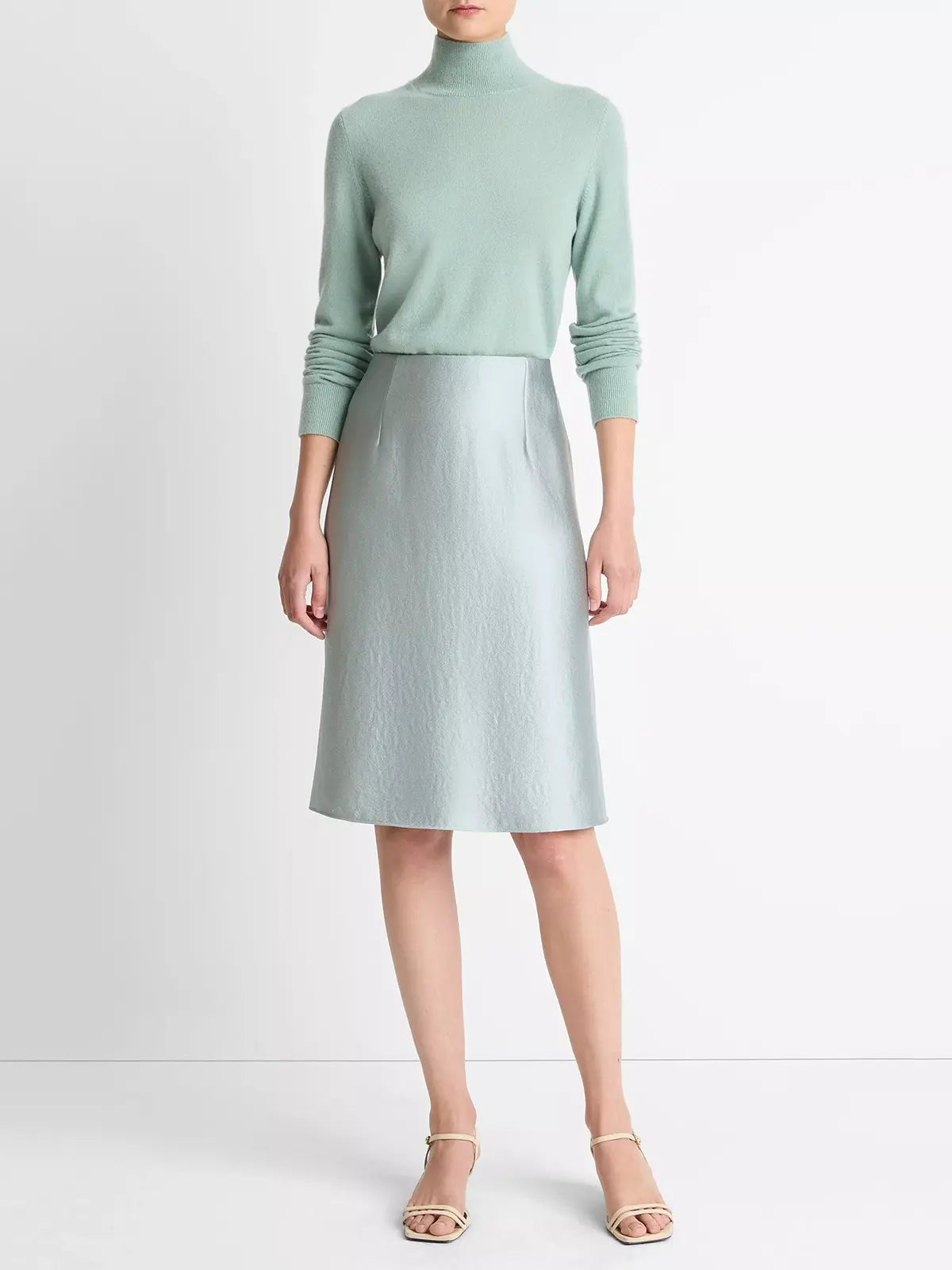 Rok Pebbled Satin Above Knee
