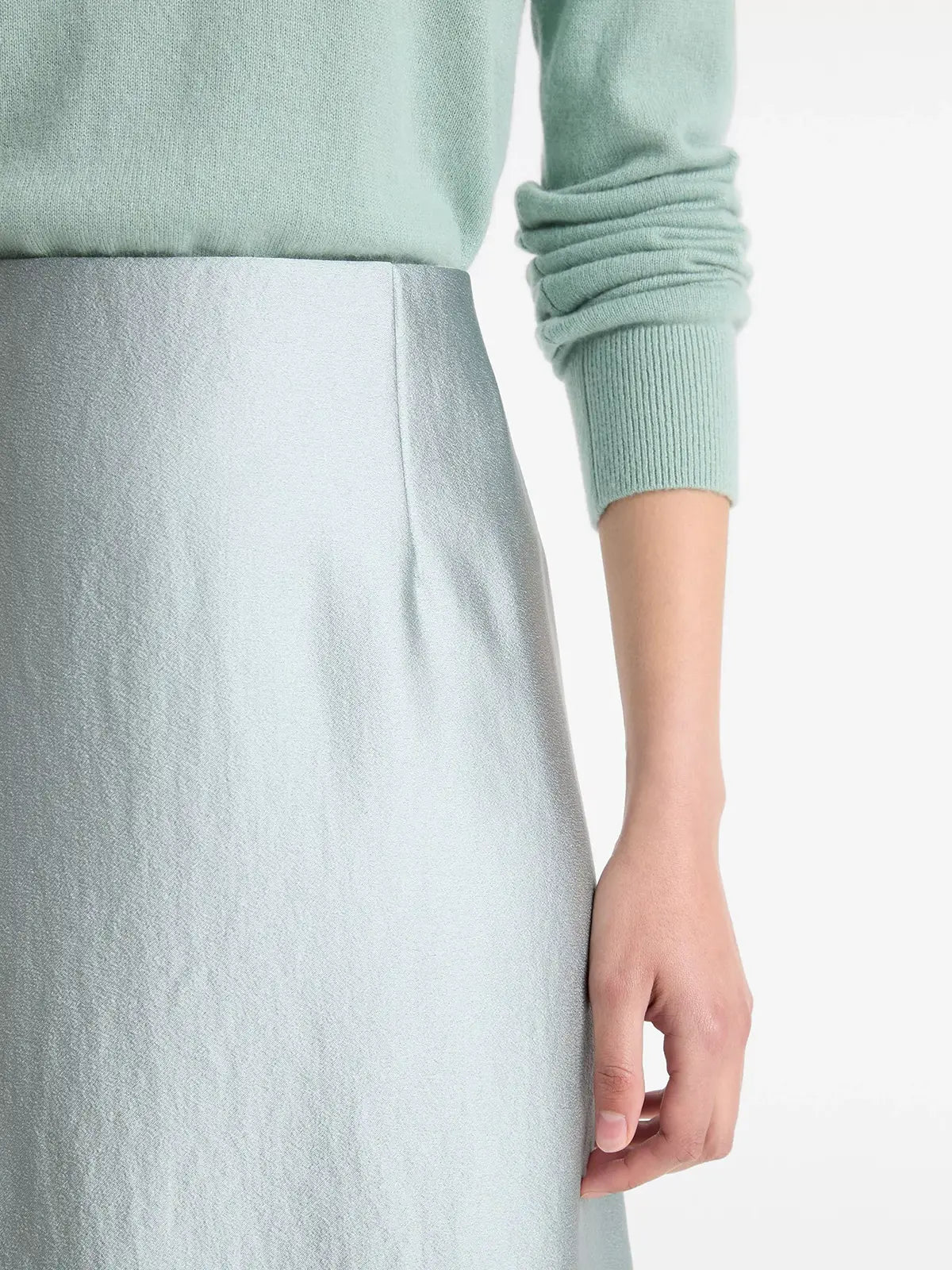 Rok Pebbled Satin Above Knee