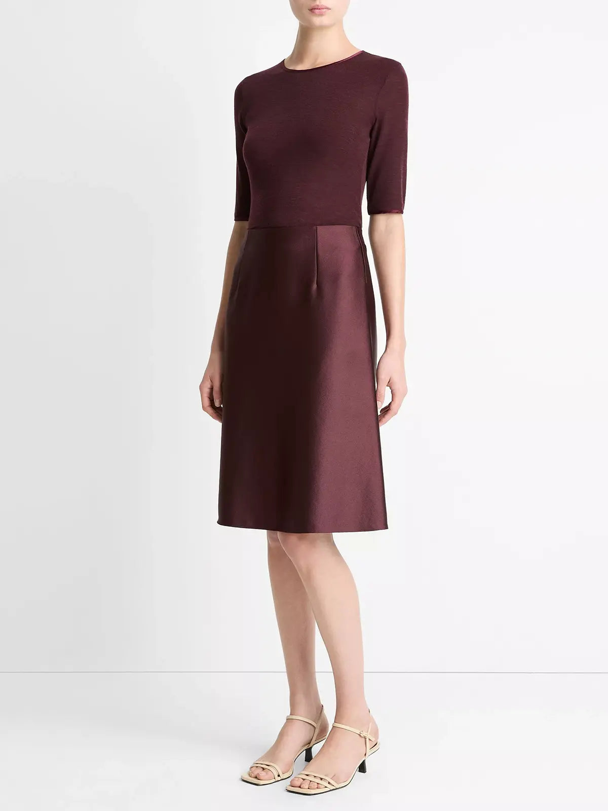 Rok Pebbled Satin Above Knee
