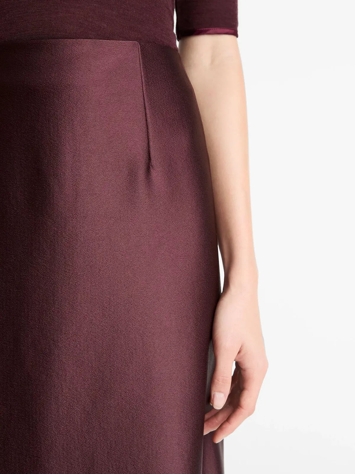 Rok Pebbled Satin Above Knee