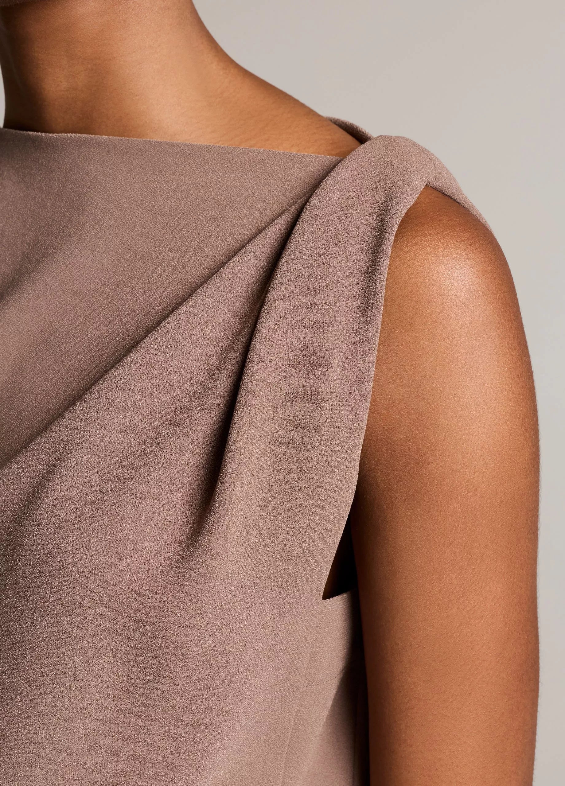 DRAPED SHOULDER SLVLS TOP